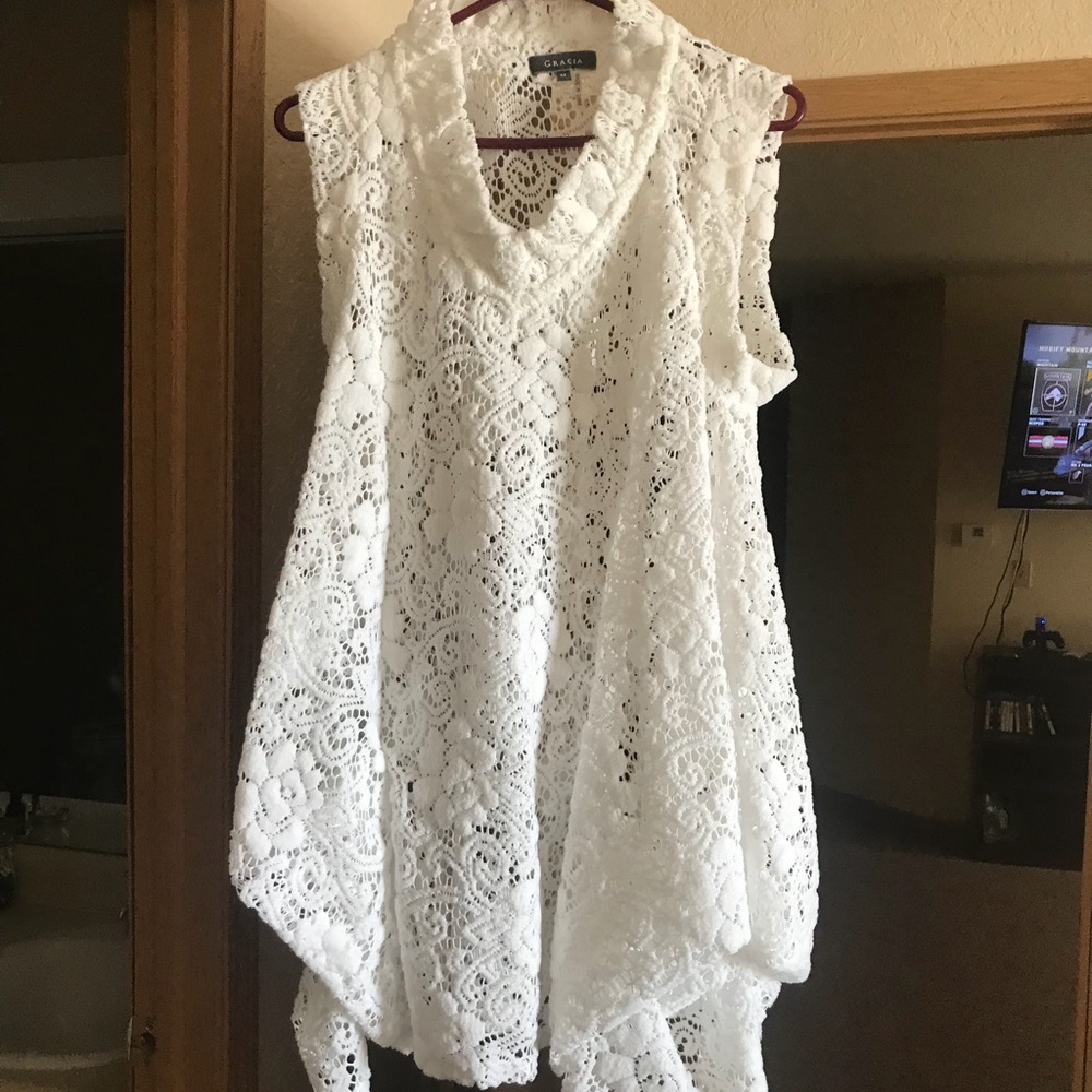 Medium white lace cover